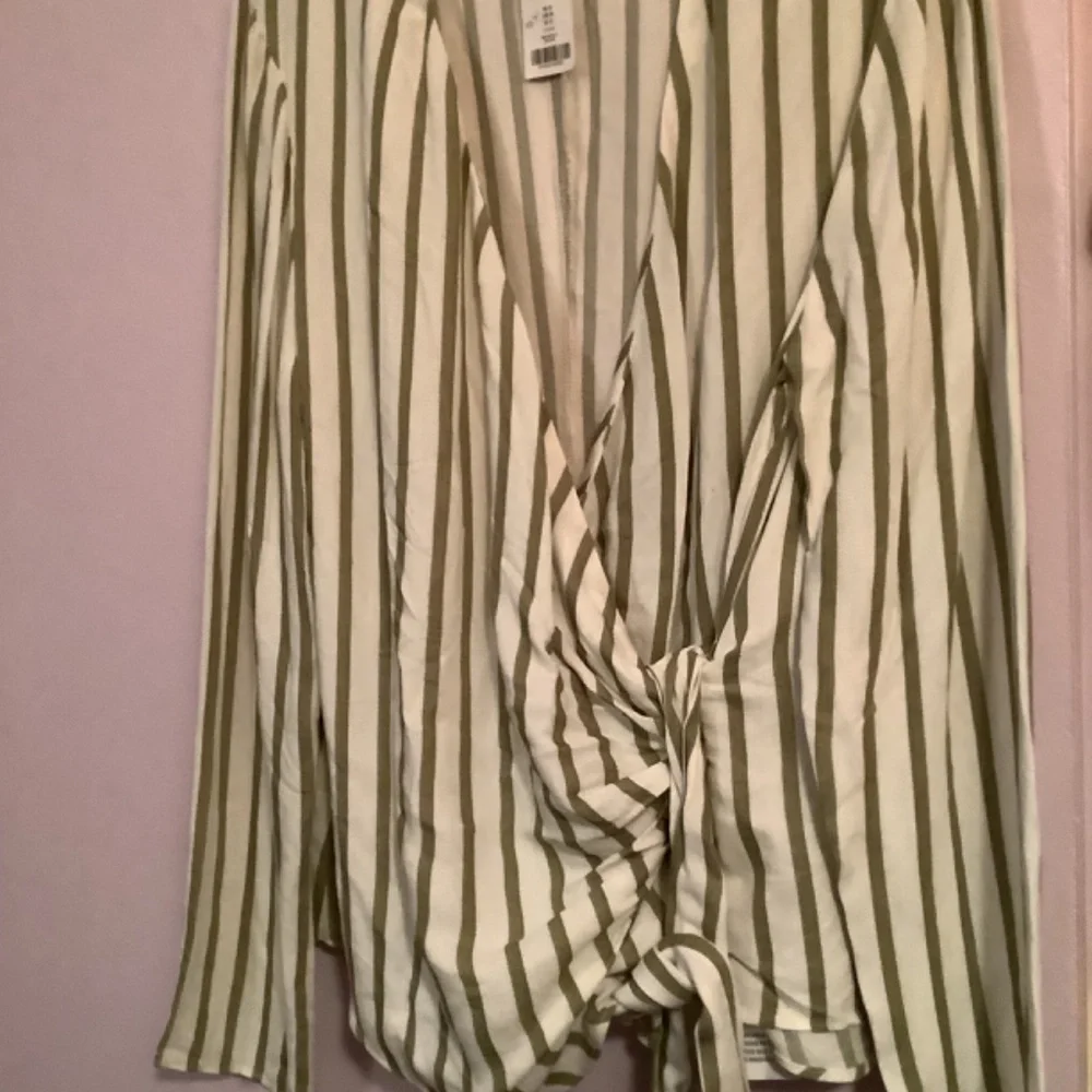 Topshop Nordstrom’s Wrap Style With Bold Stripes Long Sleeve Wrap Top - Picture 4 of 10
